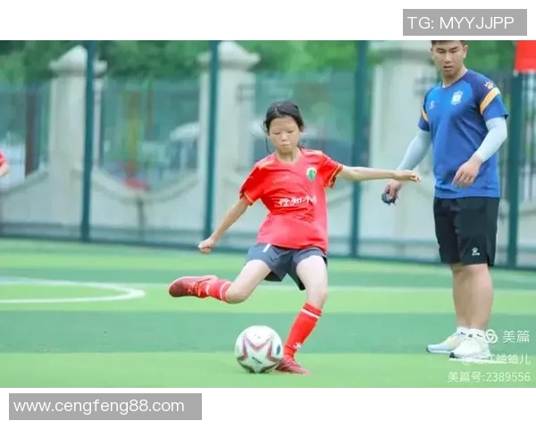 女足明星闪耀绿茵场展风采 足球背后不为人知的坚持与荣耀