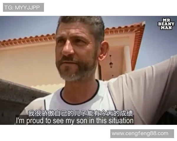 C罗与父亲亲密合影分享成长故事 感谢父亲支持成就今日辉煌